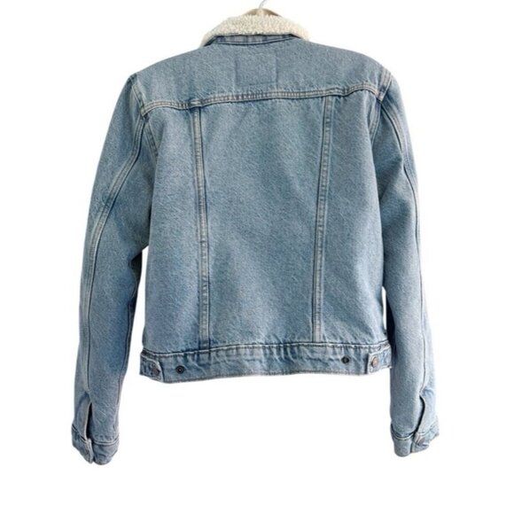 Levi's Women's Sz M Sherpa Lined Cropped Denim Trucker Jacket - Picture 4 of 13